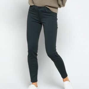 Liverpool Jacqueline Navy Skinny Pants. Stylish, Comfy, Stretchy fabric.